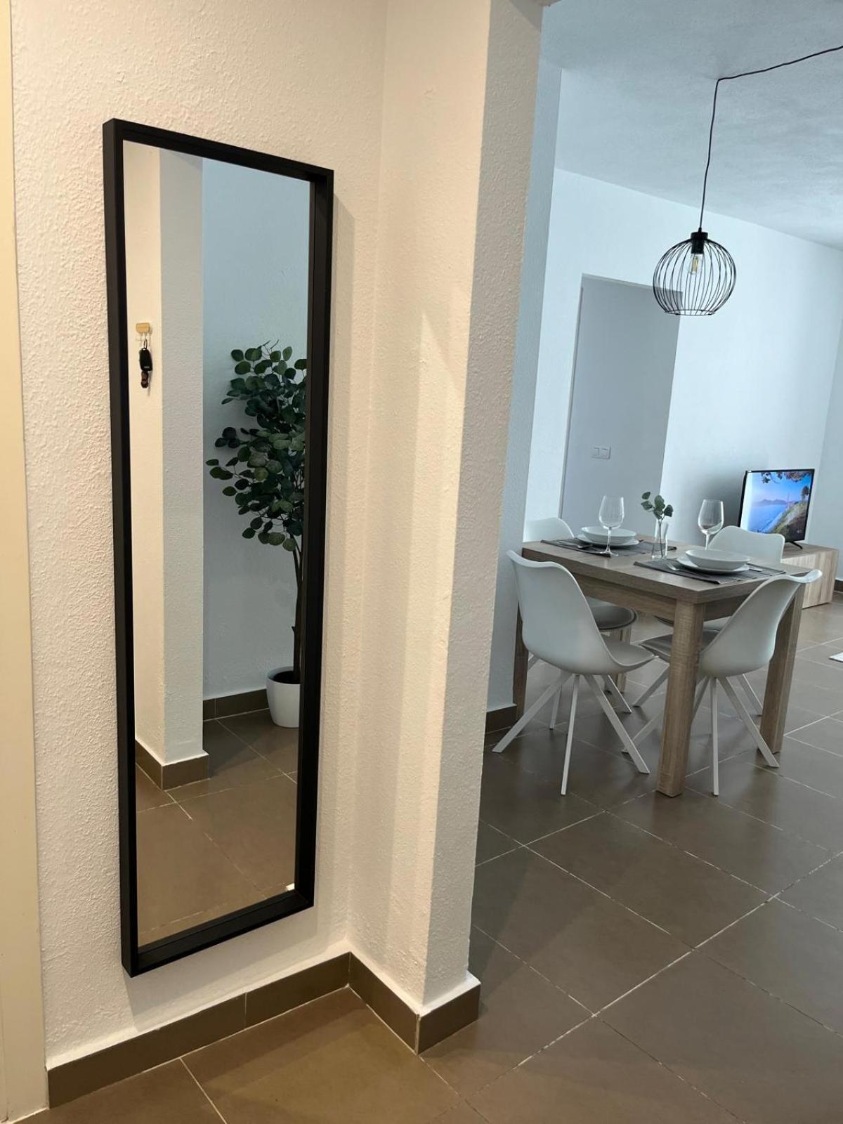 Prime Location - Stylish With Free Wifi, Free Parking, Steps From The Historic Center Lejlighed Málaga