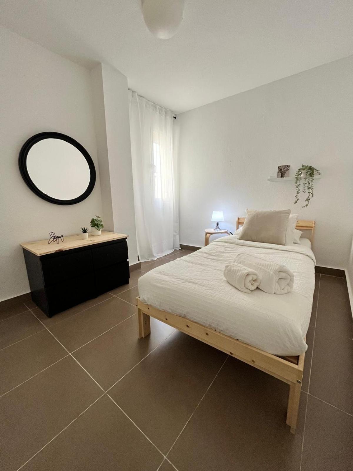 Prime Location - Stylish With Free Wifi, Free Parking, Steps From The Historic Center Lejlighed