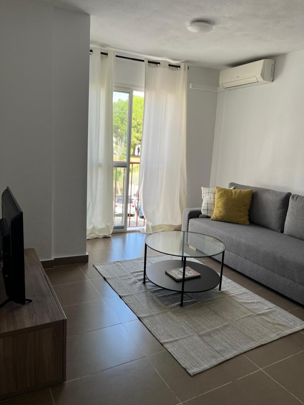 Prime Location - Stylish With Free Wifi, Free Parking, Steps From The Historic Center Apartment Malaga